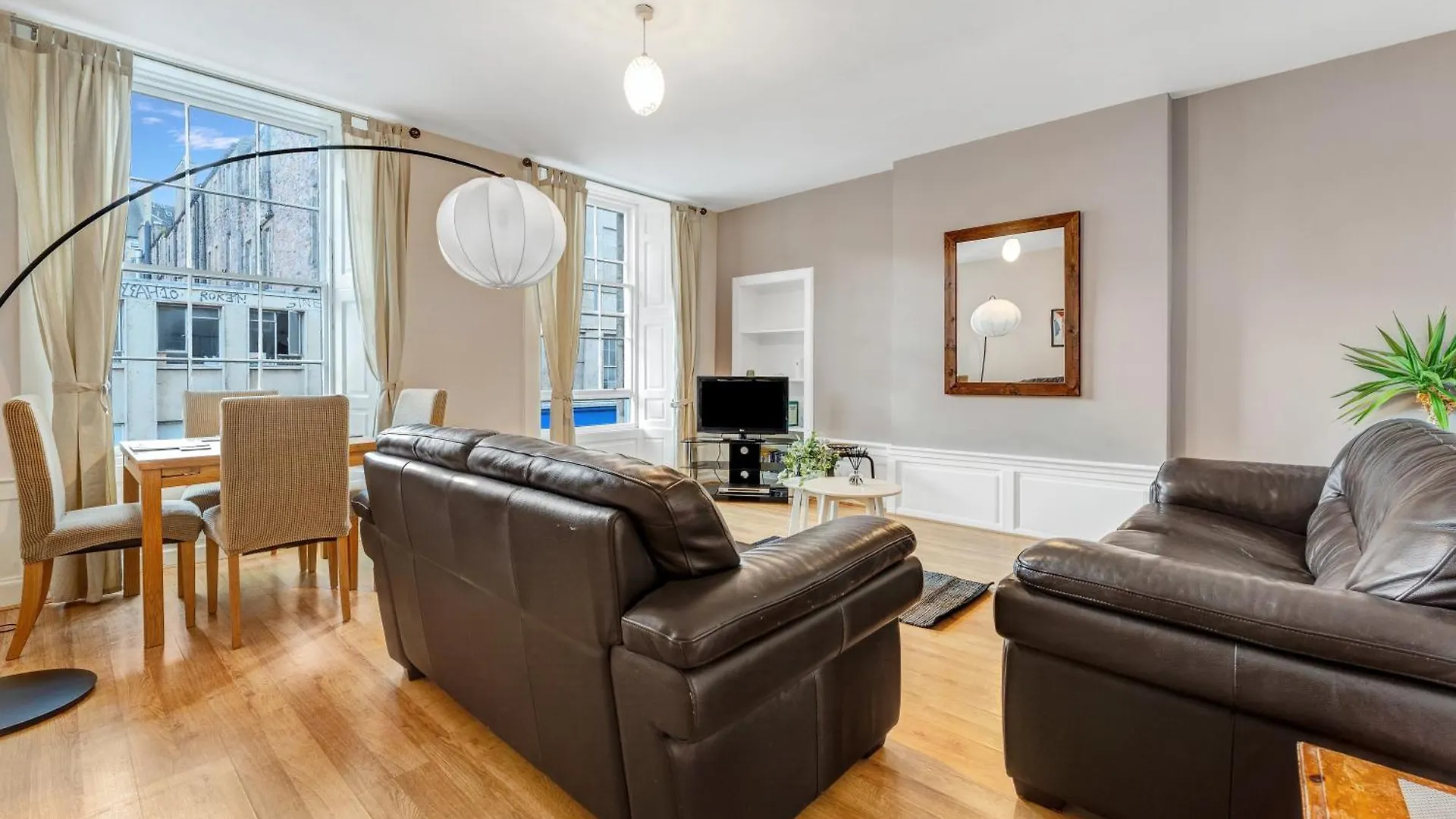 Gorgeous, Cozy 2Br Royal Mile-Old Town Apartment Edinburgh