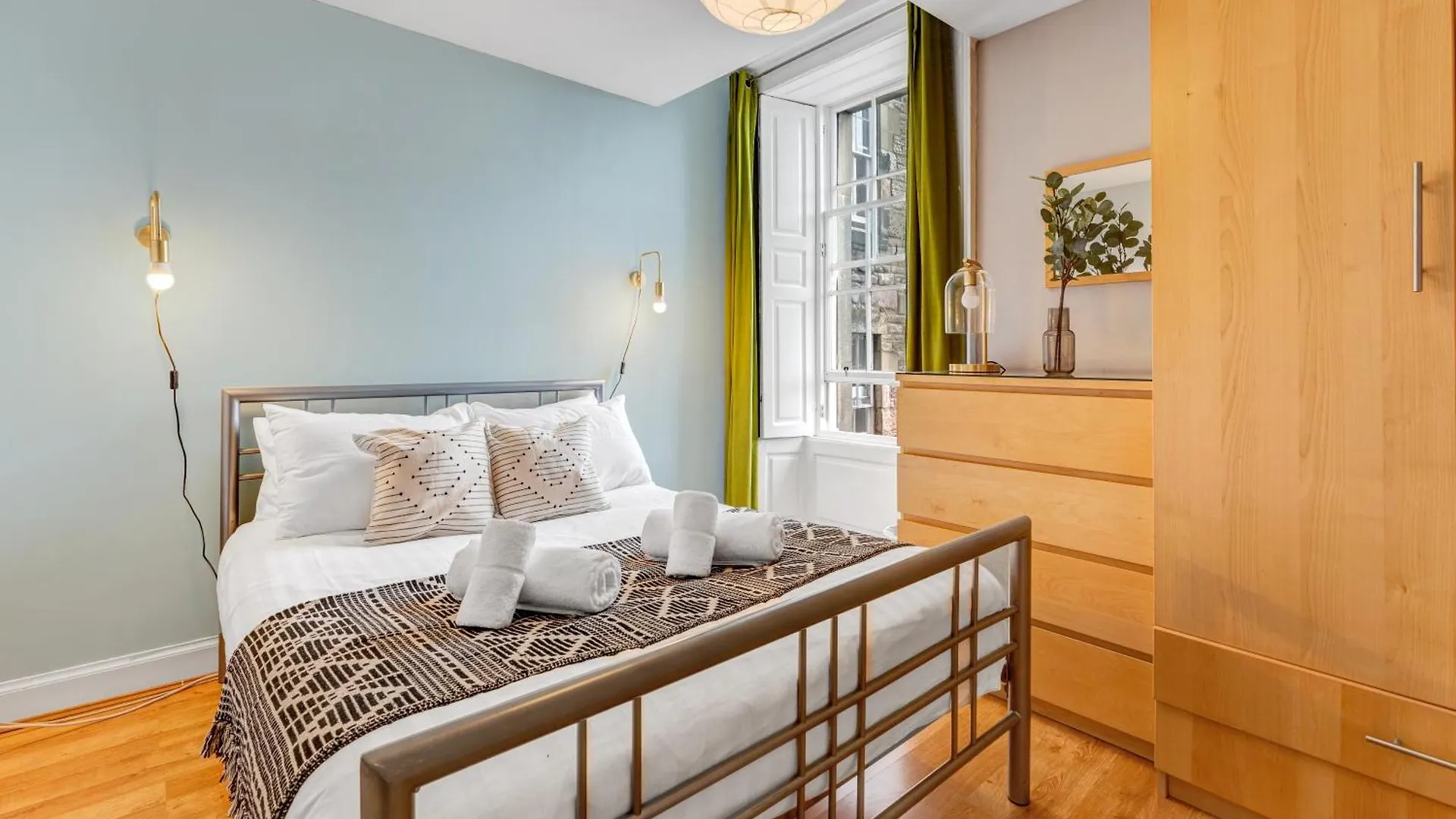 Gorgeous, Cozy 2Br Royal Mile-Old Town Apartment Edinburgh