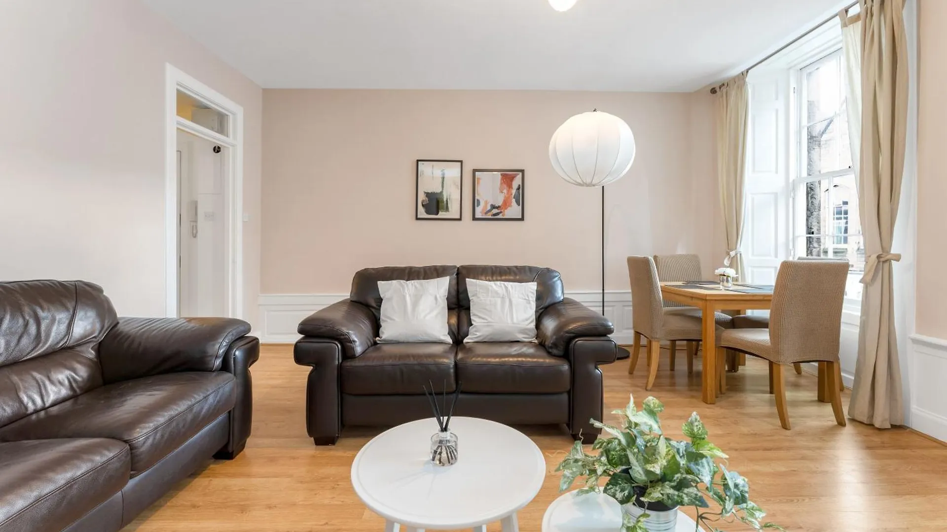 Gorgeous, Cozy 2Br Royal Mile-Old Town Apartment Edinburgh